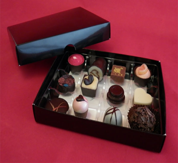 12 Cavity Chocolate Box Gloss Black | Plasbox